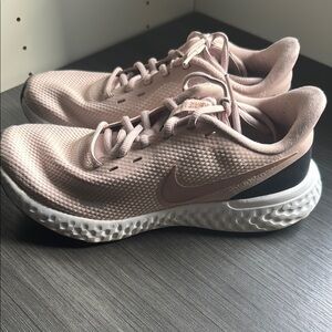 Nike Pink Sneakers 
In excellent condition 
Please comment with any questions
